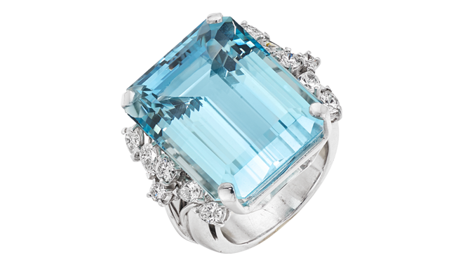 VSS523 | Late C20th. A Trap Cut Aquamarine (32.52cts) set Ring with Pear & Brilliant Cut Diamonds to Shoulders - stamped ‘750’