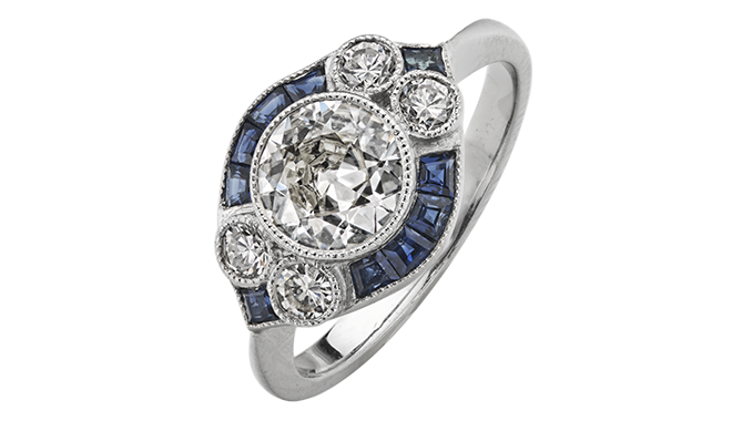 Art Deco.<br>Platinum.<br>An Antique Brilliant Cut Diamond (Est.: 0.93ct),<br>Brilliant Cut Diamond (Est.: 0.32ct) &<br>Calibré Cut Sapphire (Est.; 0.32ct) set Ring 